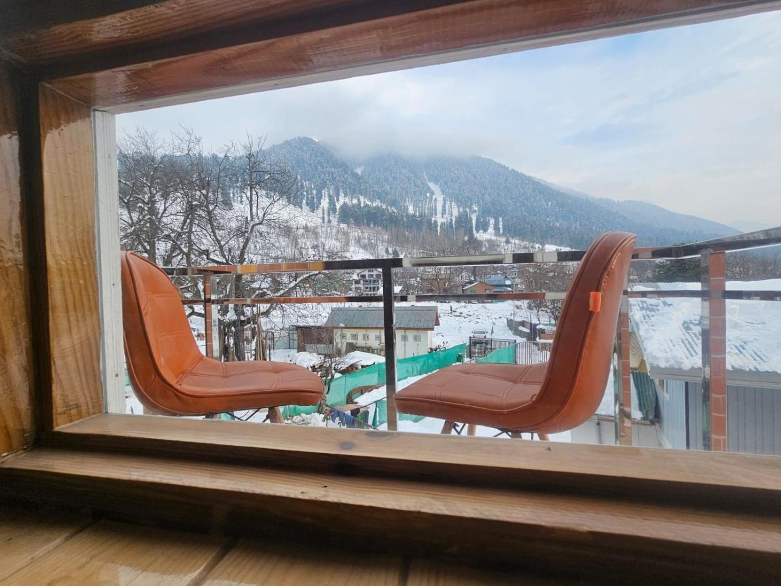 Delta View Hotel Pahalgam Exterior photo